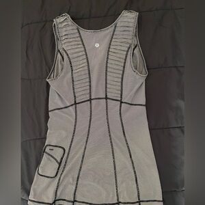 2/$30 Lululemon Run On Course Tank Top 
Women’s Size 4 
Color Black Microscope